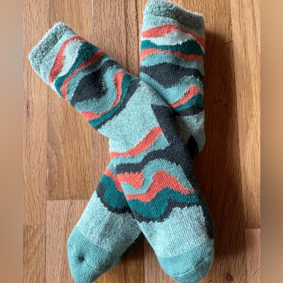 Merrell Women’s Extra Thick Gripped Slipper Socks Teal / Orange Mountain Stripes - Picture 2 of 3